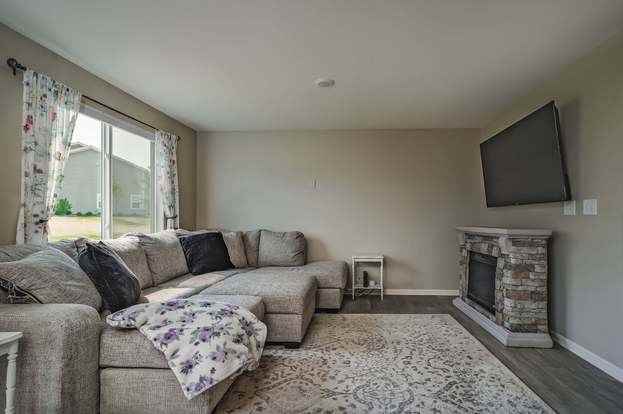 Amber Dr #1157 - Photo 5 of 20