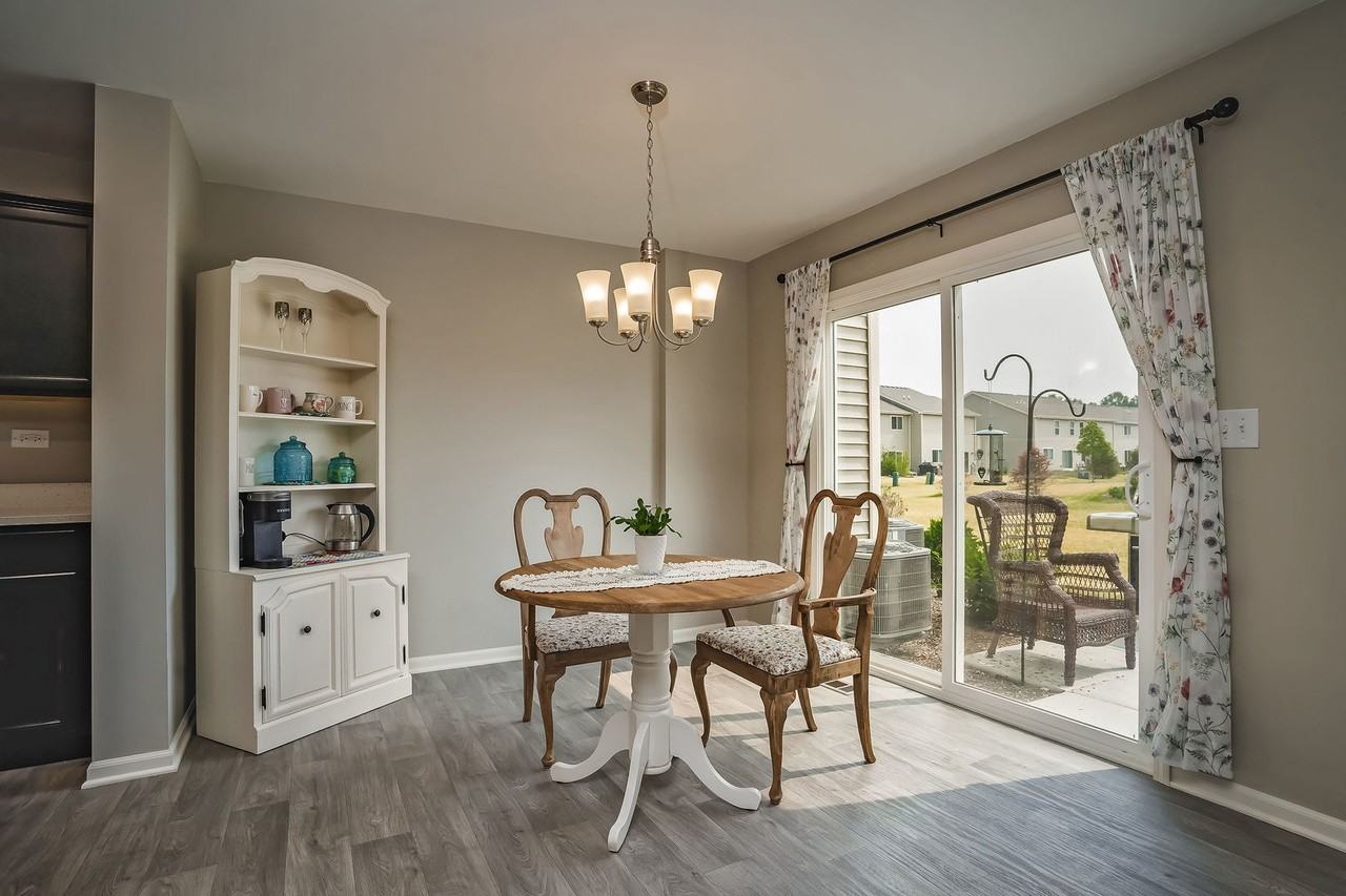 Amber Dr #1157 - Photo 6 of 20