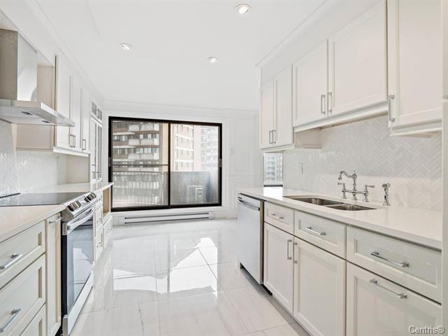 5900 Boulevard Cavendish #601 - Photo 3 of 16