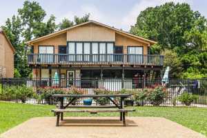 featured image of 3401 E Marshall Ave