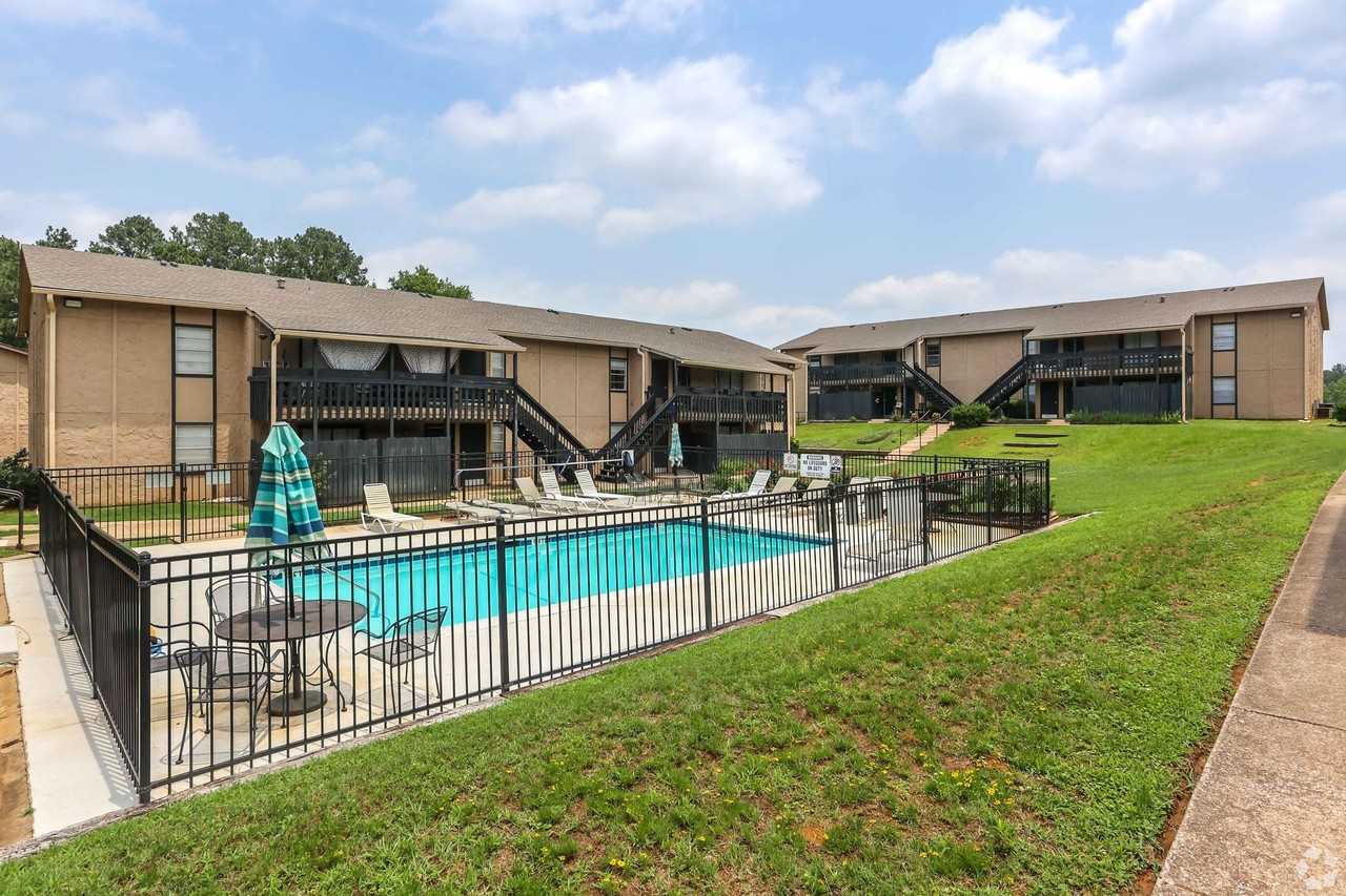 Pinehurst Apartments - Photo 3 of 38