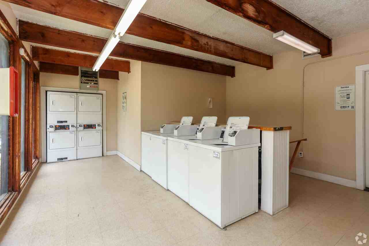 Pinehurst Apartments - Photo 7 of 38