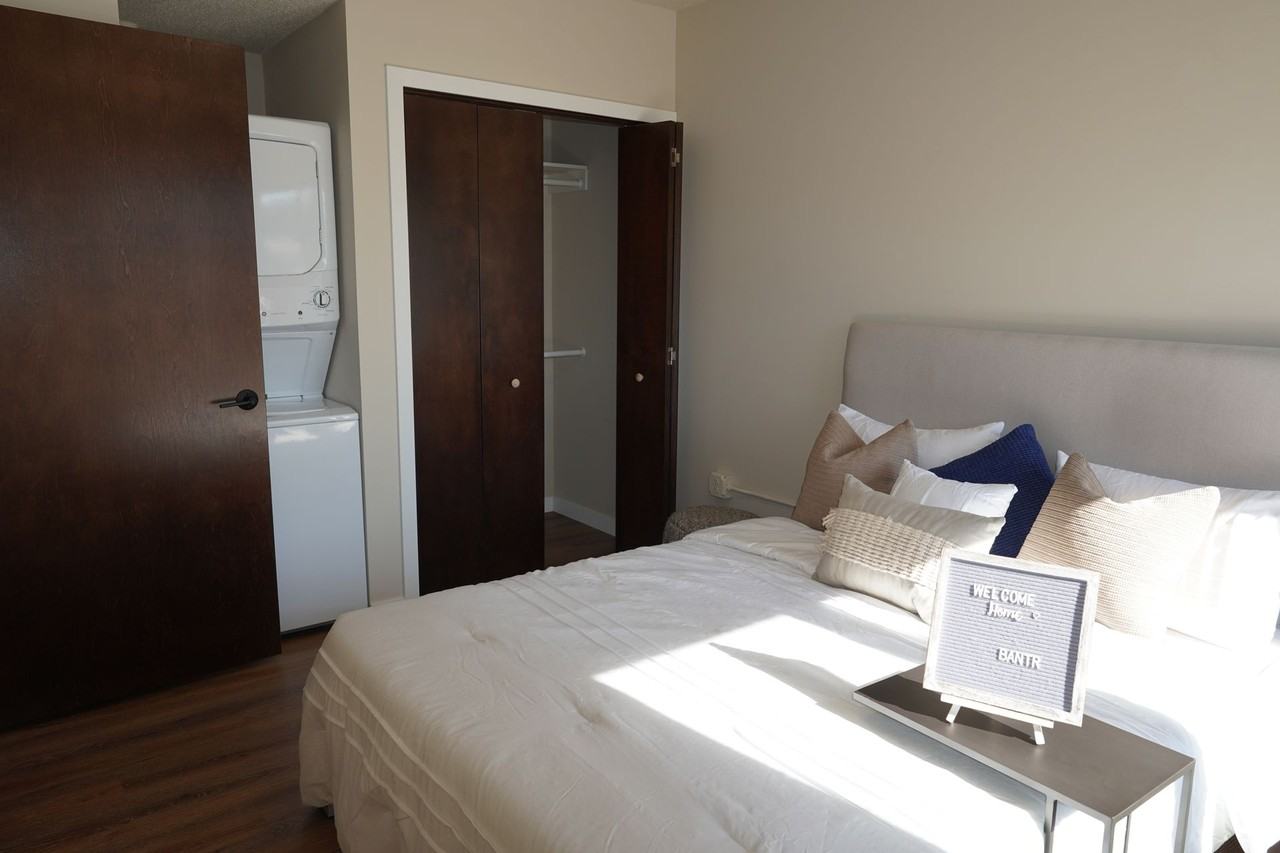 Furnished Apartments with flexible lease terms and unbeatable building amenities. - Photo 4 of 44