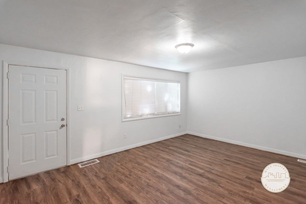 160 North 900 East - Photo 3 of 12