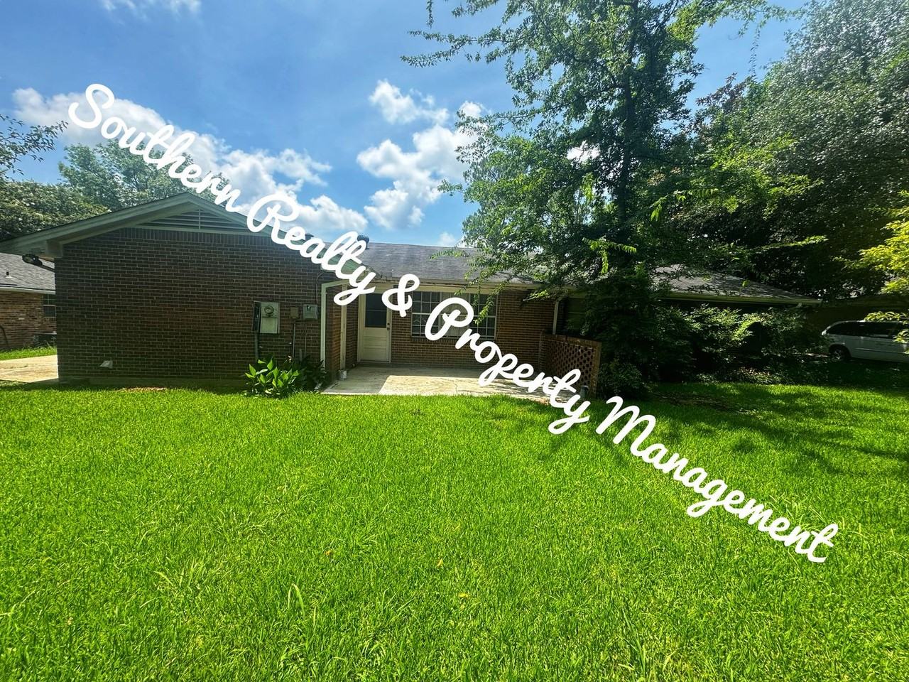 3111 Brentwood Dr - Photo 2 of 12