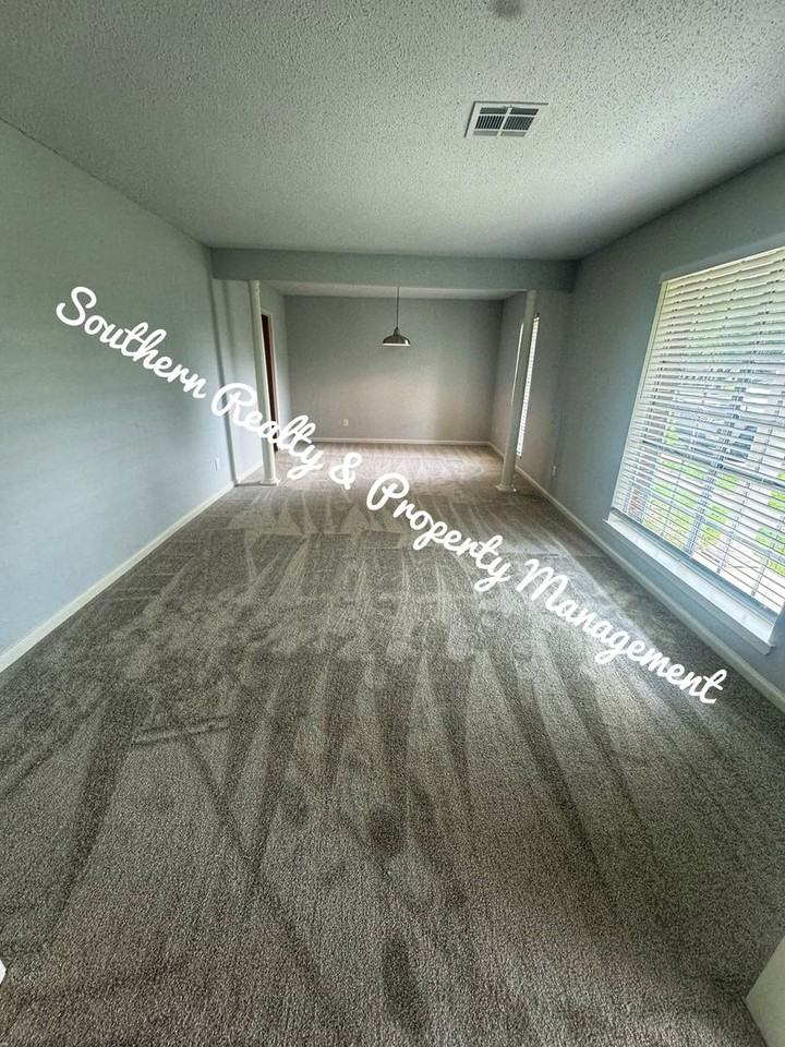 3111 Brentwood Dr - Photo 3 of 12