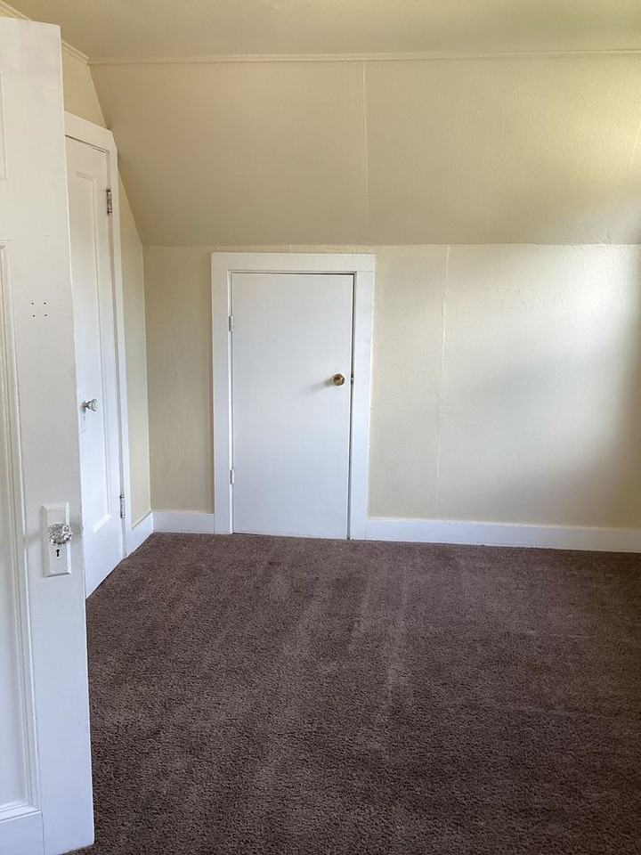 2642 N 54th St - Photo 2 of 10