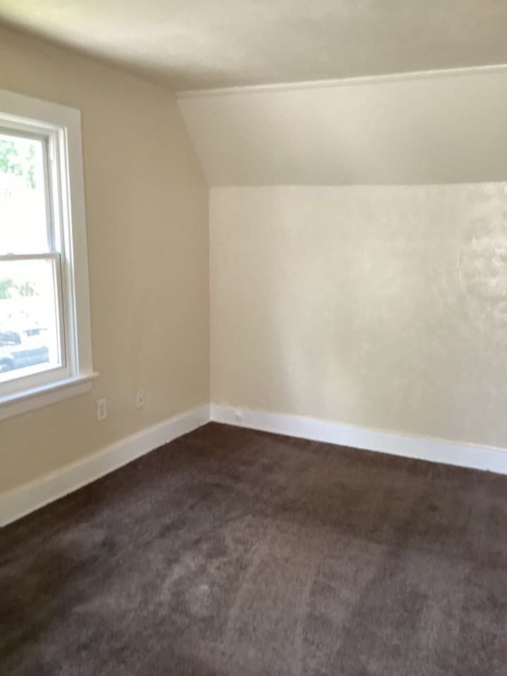 2642 N 54th St - Photo 4 of 10