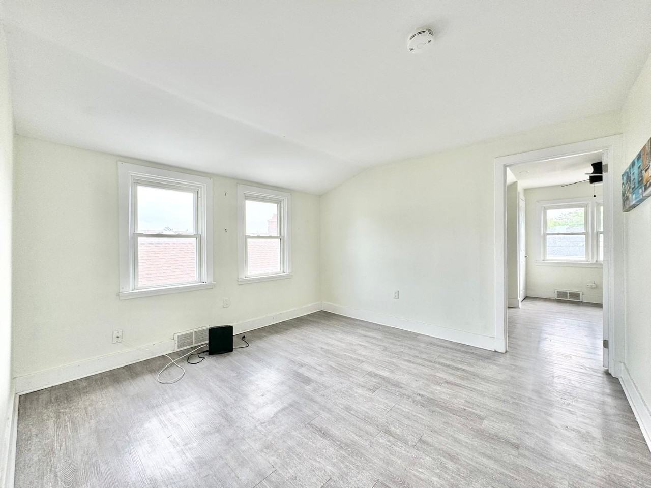 232 Grantham Ave Uppr - Photo 7 of 13