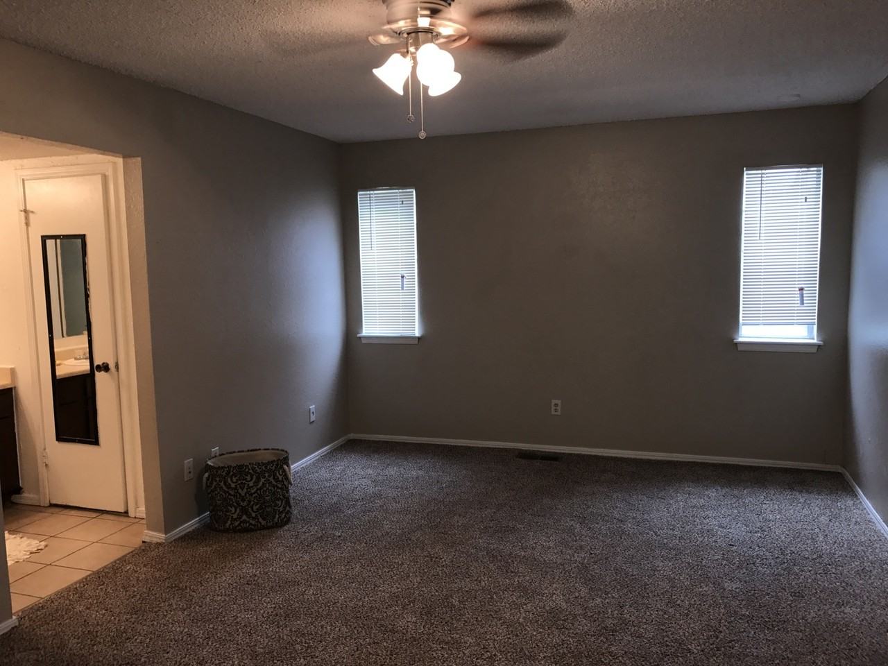 Trafalgar Square Duplexes - Photo 7 of 25