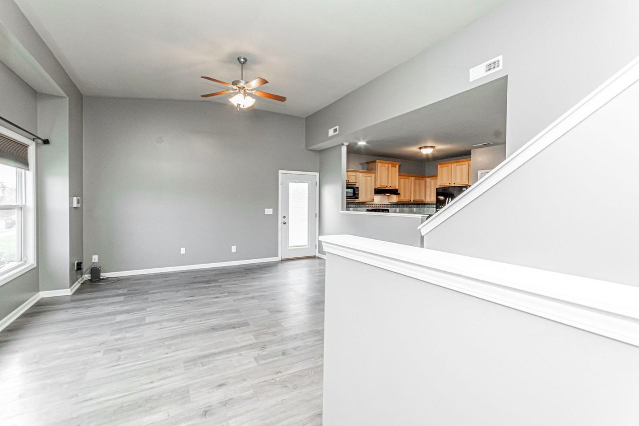 2501 Sawmill Rd - Photo 4 of 32