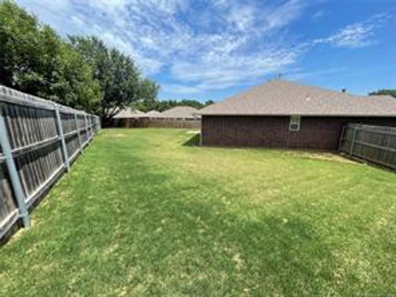 1705 Teakwood Cir - Photo 2 of 17
