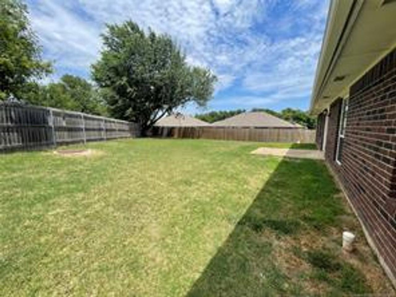 1705 Teakwood Cir - Photo 3 of 17