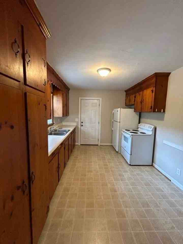 1101 McCausland Street - Photo 2 of 9