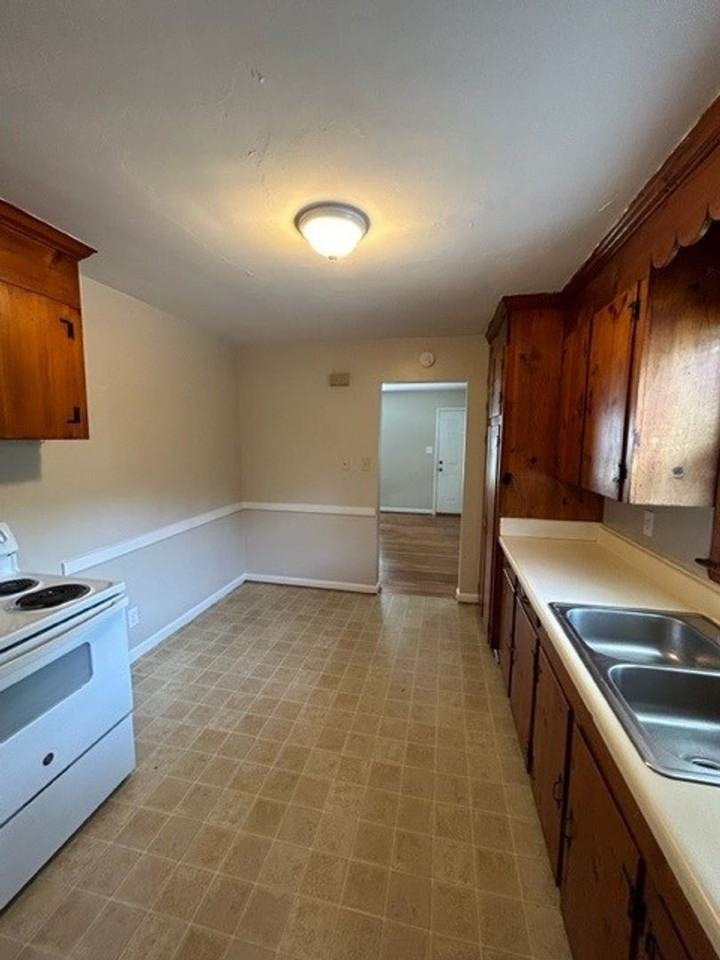 1101 McCausland Street - Photo 3 of 9