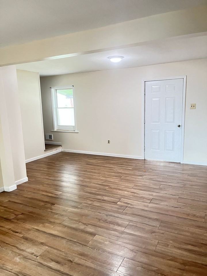 209 Pleasant St - Photo 3 of 8