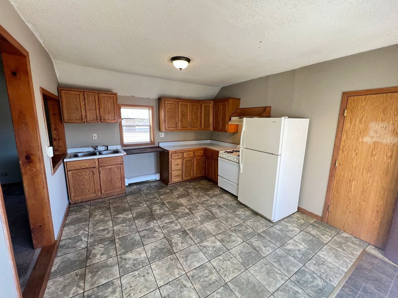 2014 1/2 Banks Ave - Photo 2 of 44