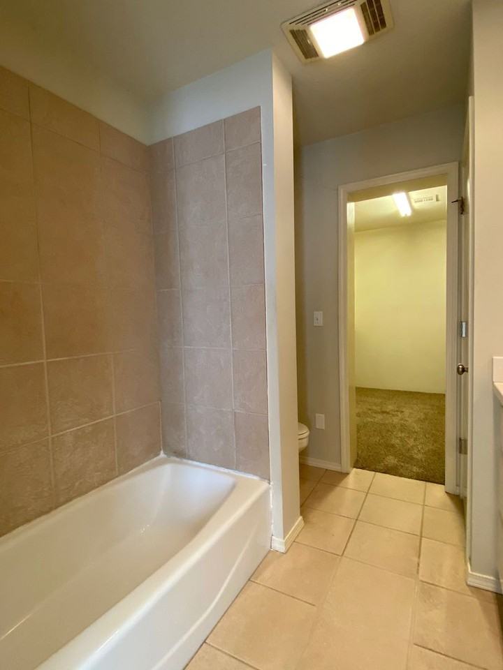 308 N Delaware St - Photo 7 of 15