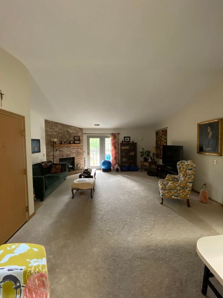 East Pass Apartments - Photo 3 of 10