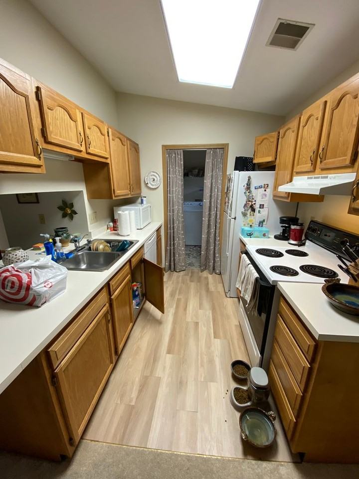 East Pass Apartments - Photo 7 of 10