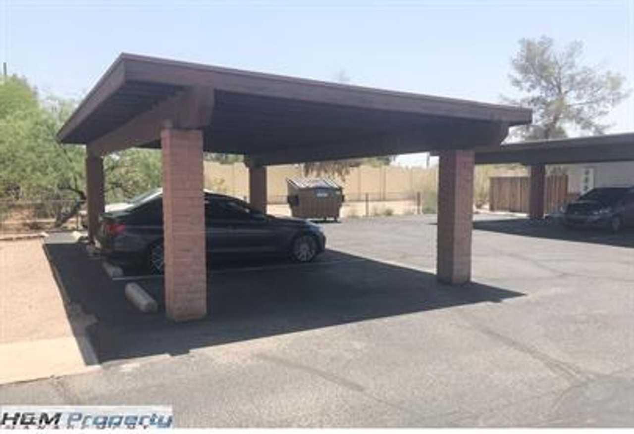 Bermuda Apartments - Photo 2 of 2