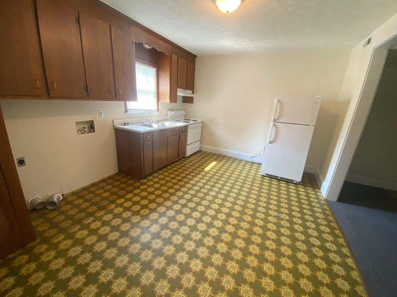 4104 South Amherst Highway - Photo 2 of 8