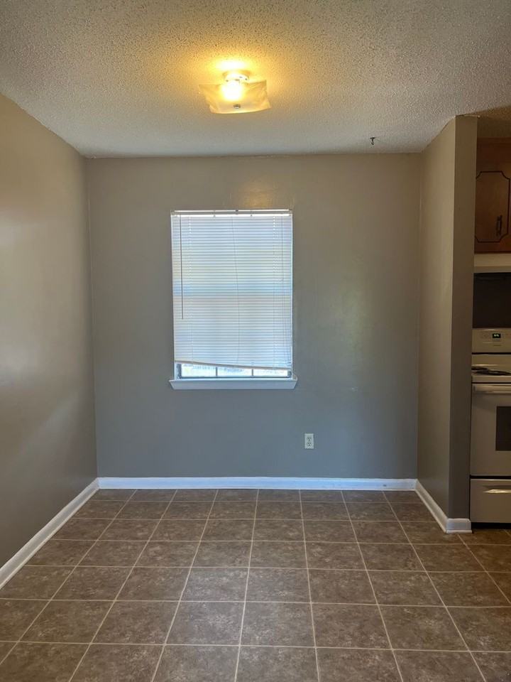 209 Apache Dr - Photo 2 of 12