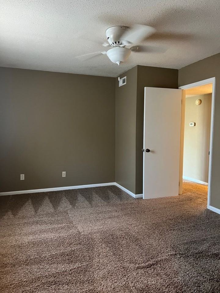 209 Apache Dr - Photo 4 of 12