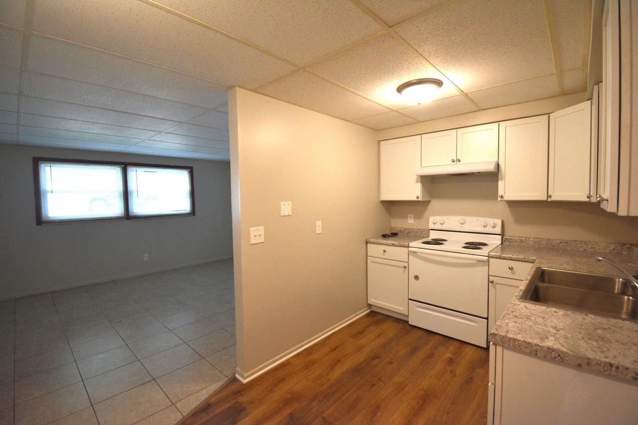 210 2nd Ave NW - Photo 3 of 10