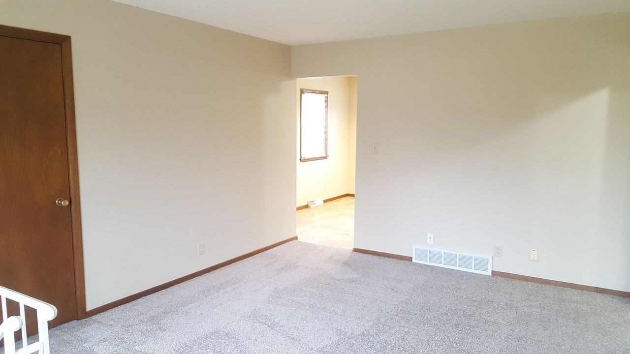 3718 Convair Ln - Photo 3 of 21