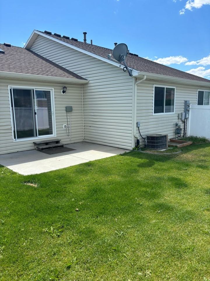 3863/3865 Avenue D - Photo 2 of 16