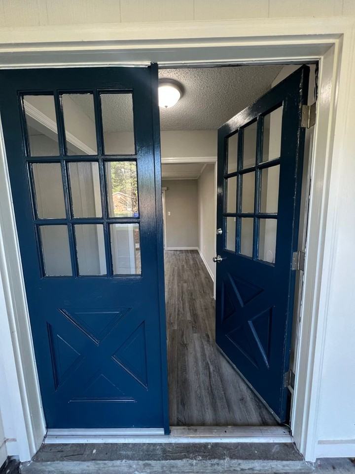 4120 Englewood Dr - Photo 2 of 23
