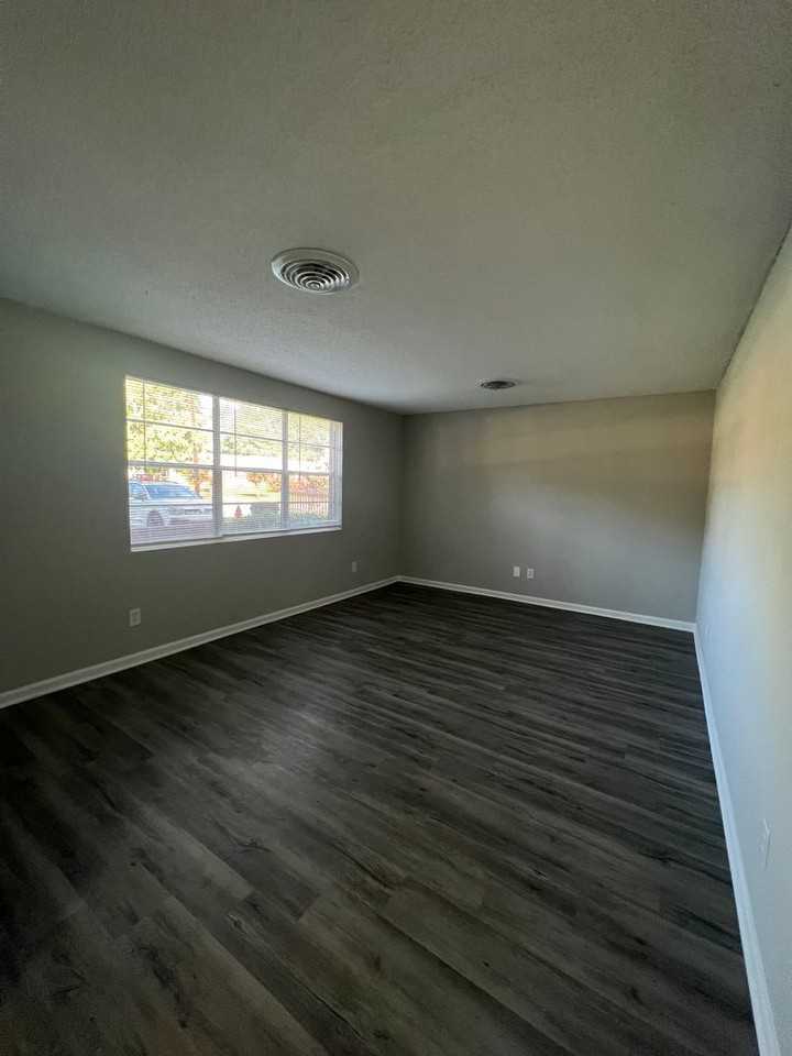 4120 Englewood Dr - Photo 4 of 23