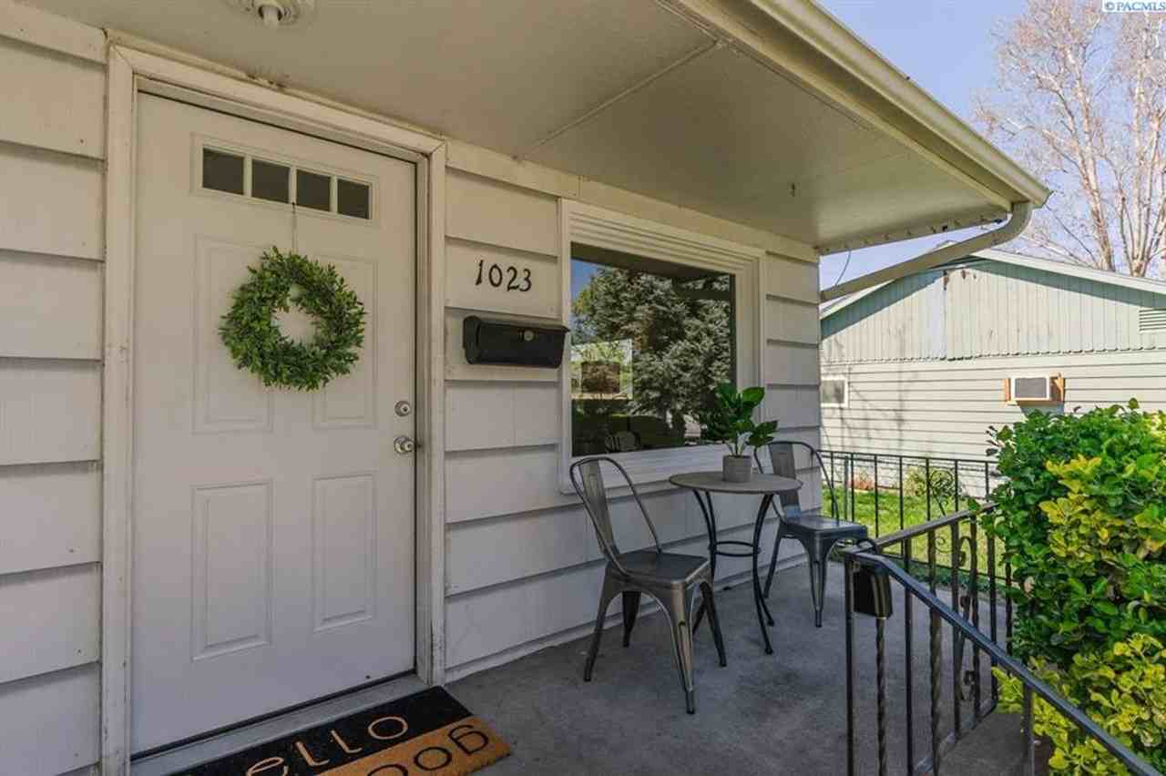 1023 Sanford Ave - Photo 4 of 27