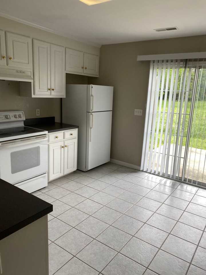 3305 Chris St - Photo 3 of 11