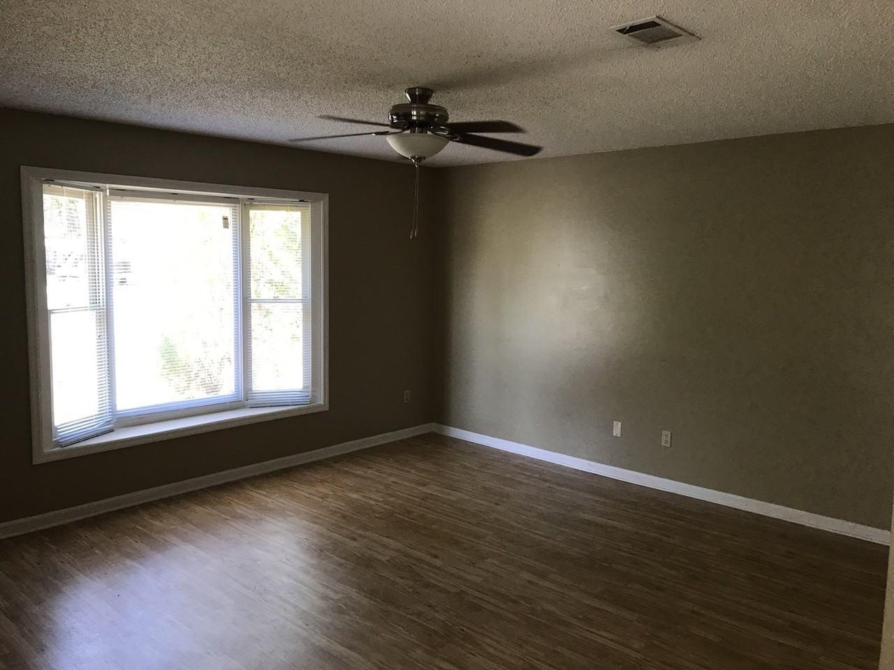 789 Madison Dr - Photo 2 of 11