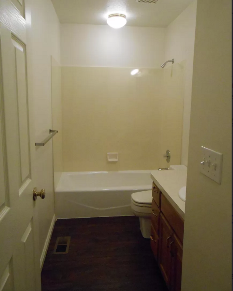 541 S 70 E - Photo 2 of 12