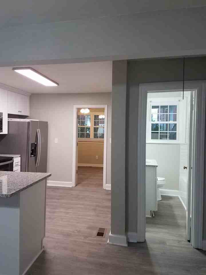 1027 48th St - Photo 3 of 18