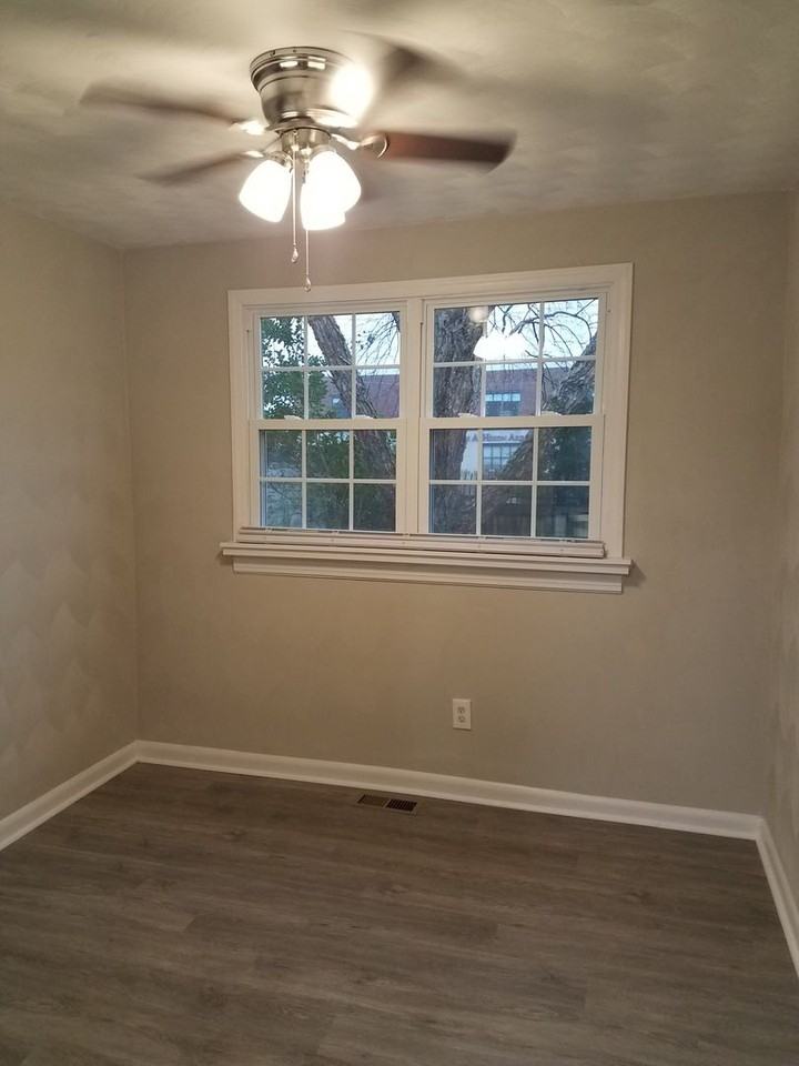 1027 48th St - Photo 6 of 18