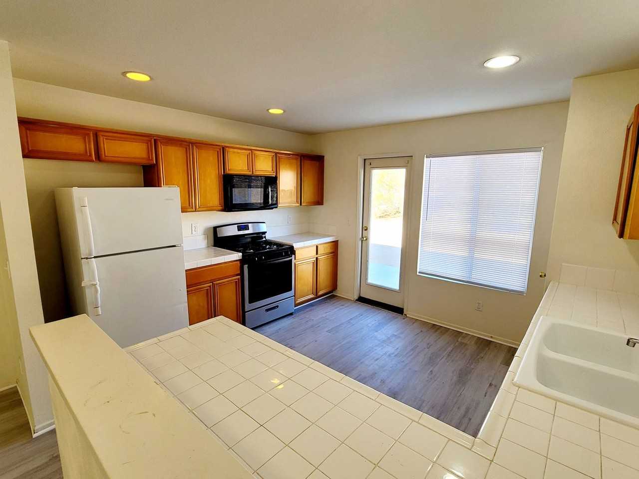 71556 Sun Valley Dr - Photo 4 of 14