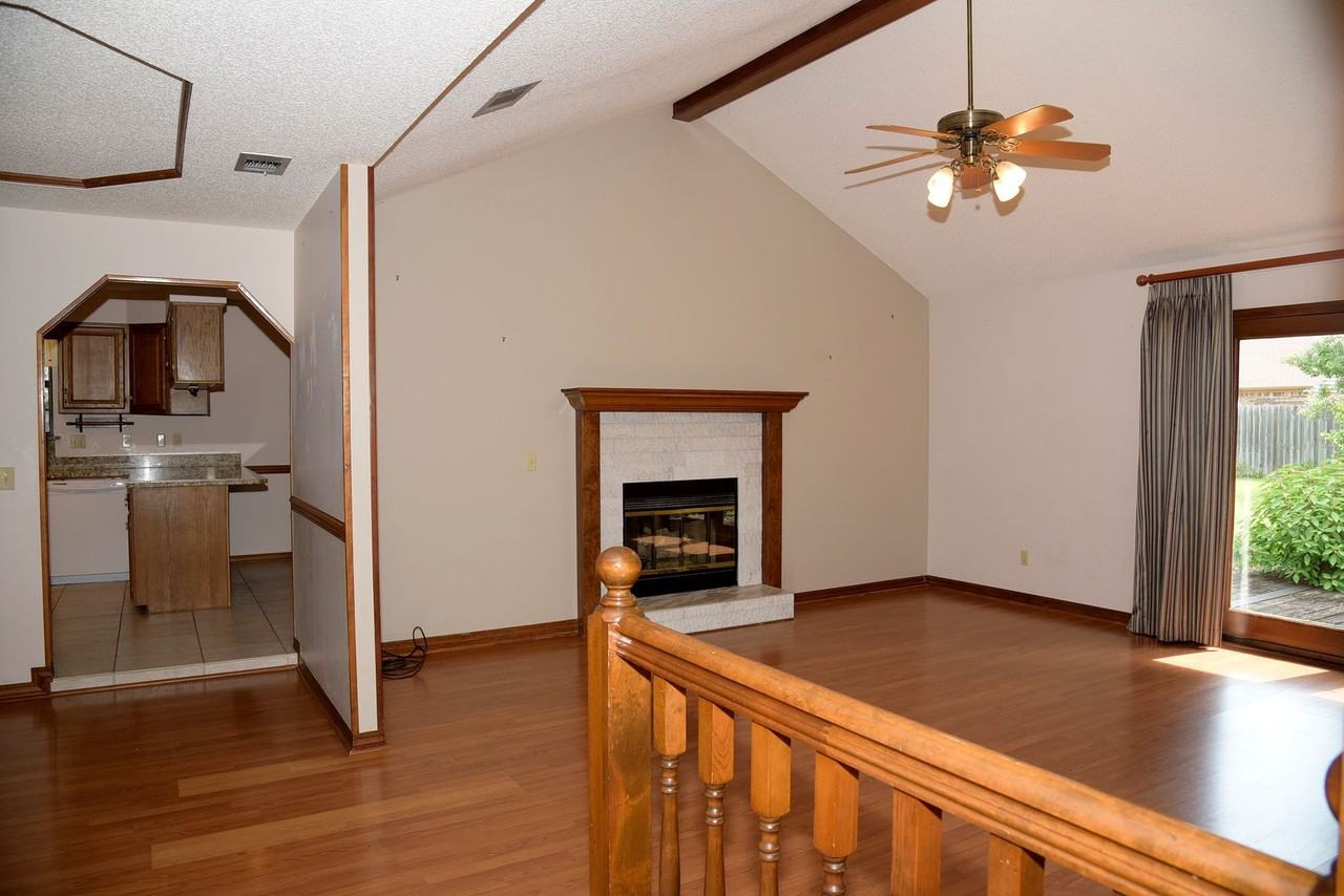 1129 Troon Dr W - Photo 5 of 34