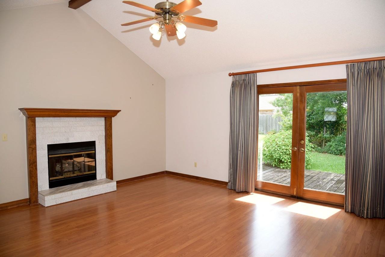 1129 Troon Dr W - Photo 7 of 34