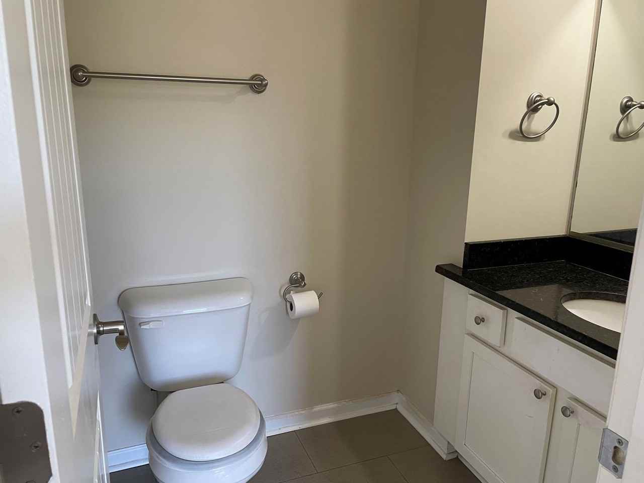 21 Gloucester Dr - Photo 2 of 10