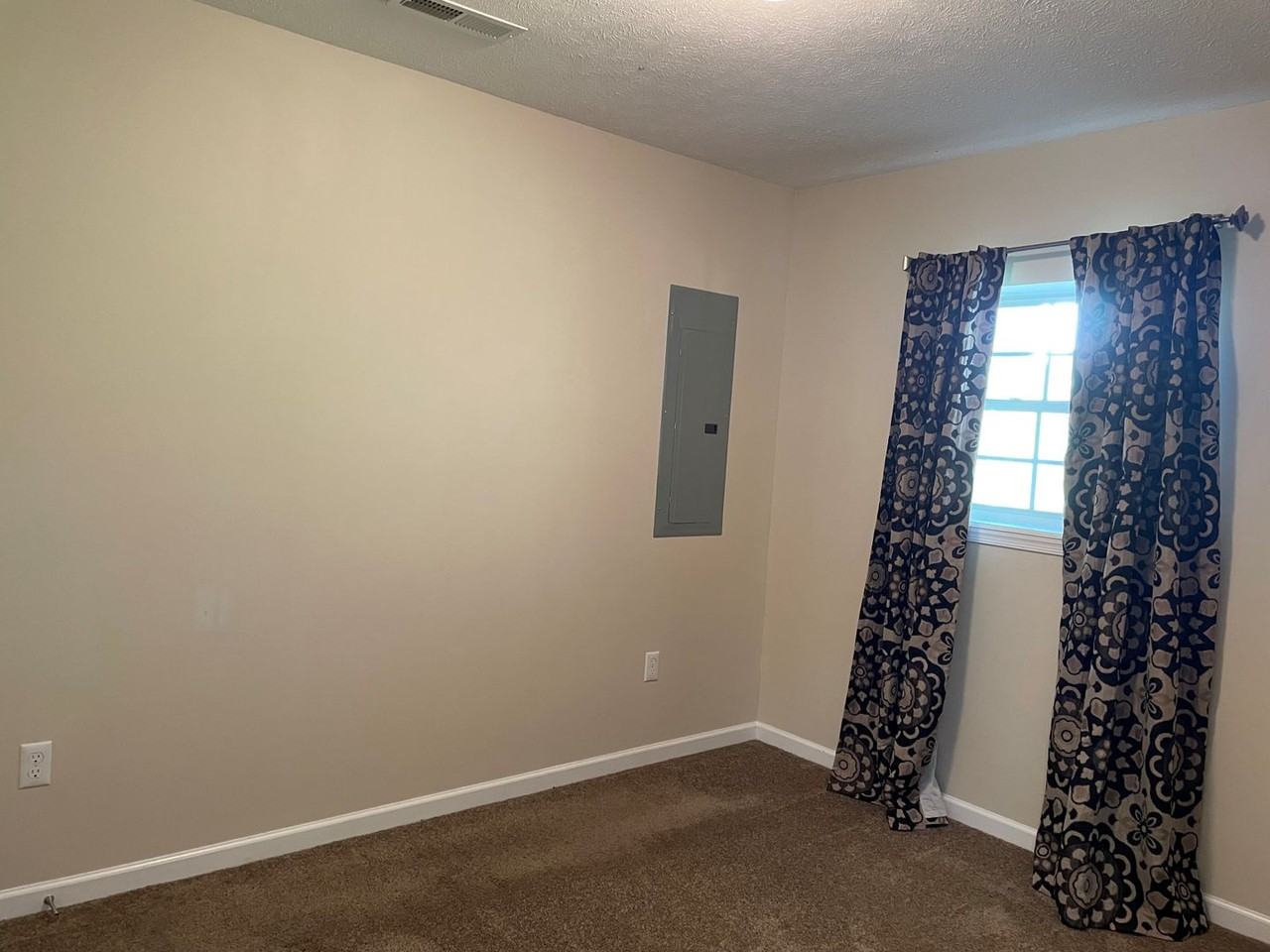 21 Gloucester Dr - Photo 3 of 10