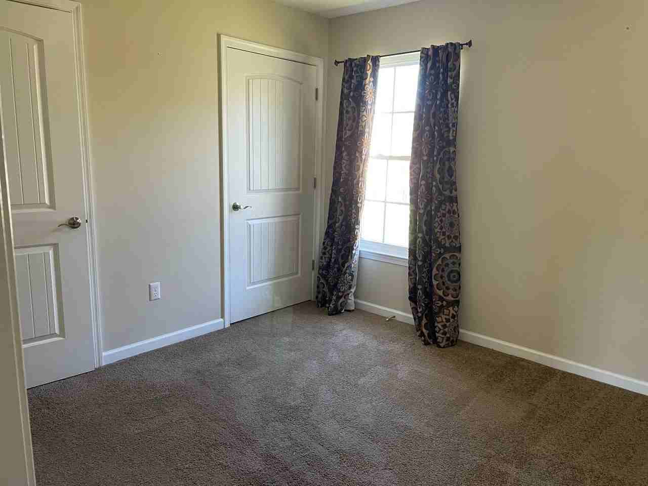 21 Gloucester Dr - Photo 6 of 10