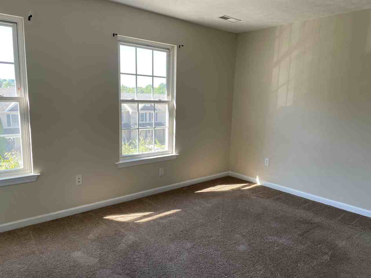 21 Gloucester Dr - Photo 7 of 10