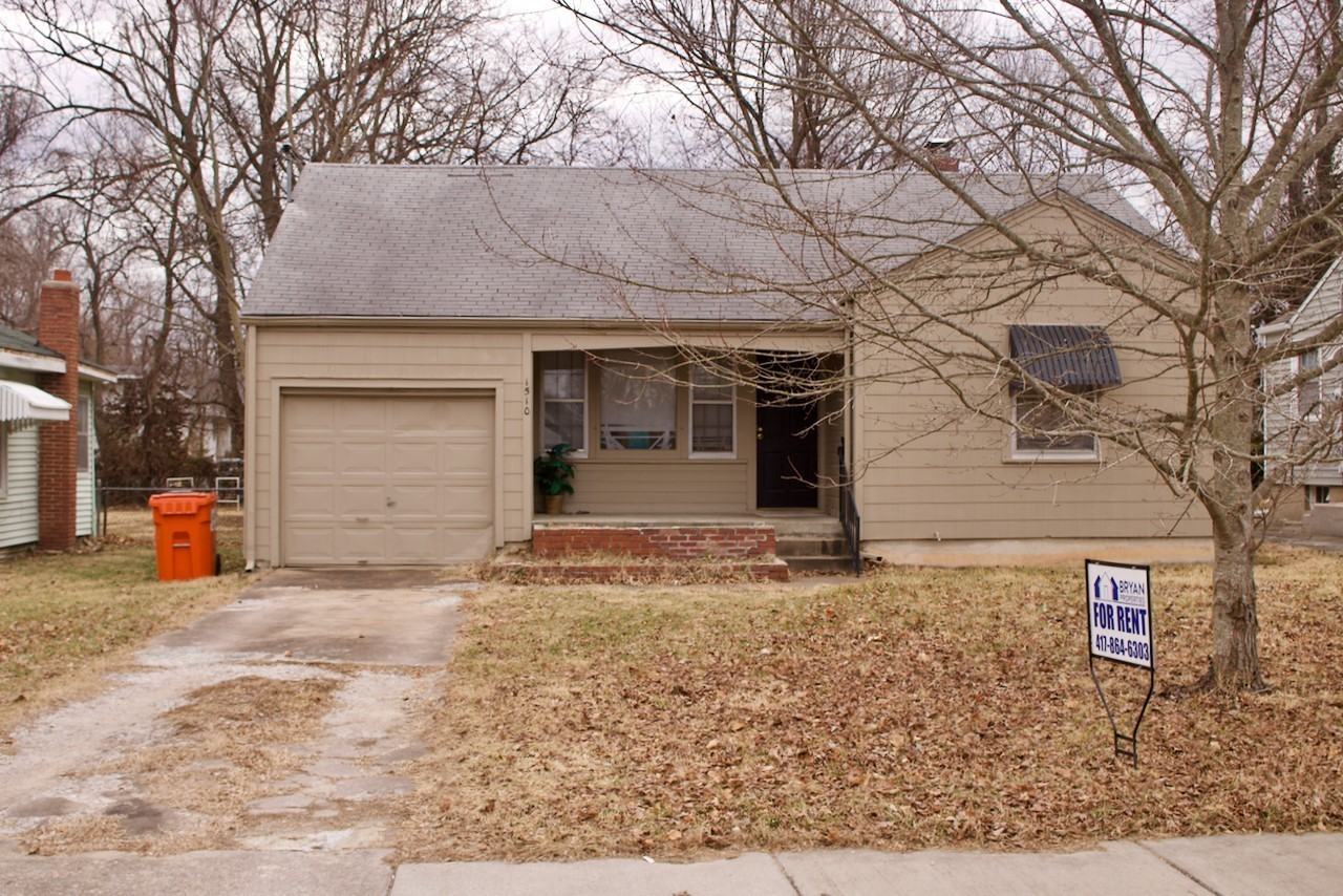 1510 S Kickapoo Ave - Photo 3 of 11