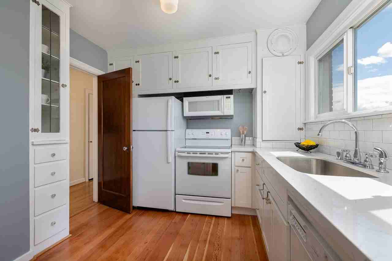 3226 Fuhrman Ave E #401 - Photo 6 of 13
