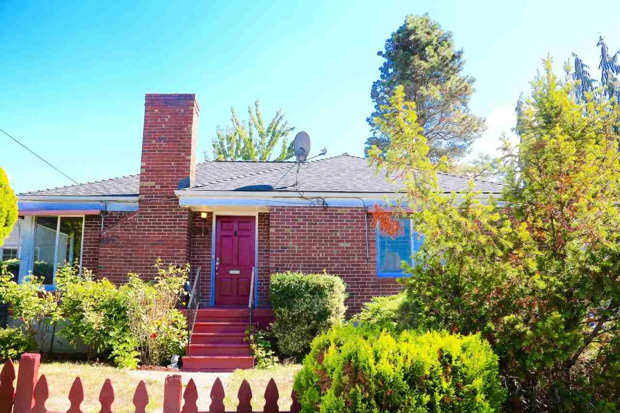 8618 Seward Park Ave S - Photo 2 of 26