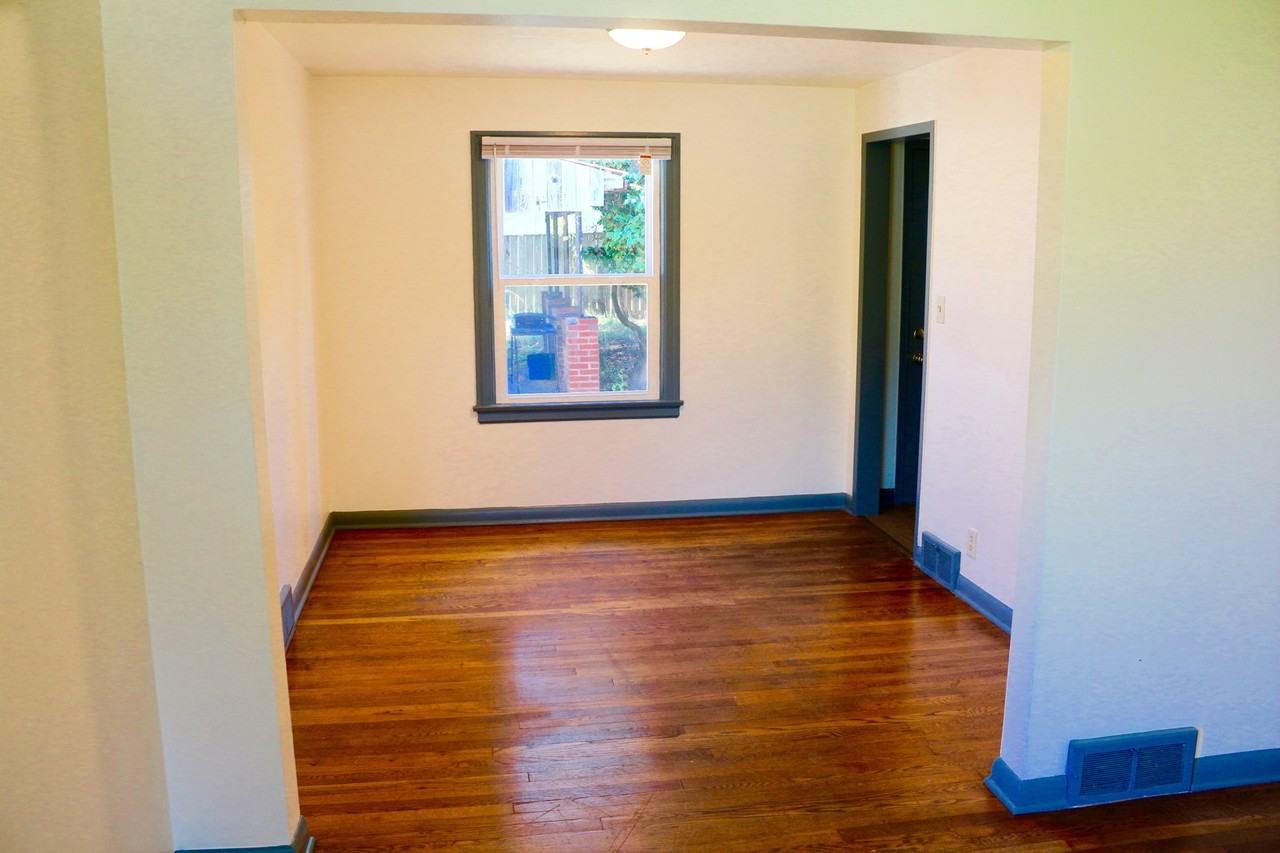 8618 Seward Park Ave S - Photo 4 of 26
